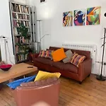 Artistic Spacious Flat In Central Brixton