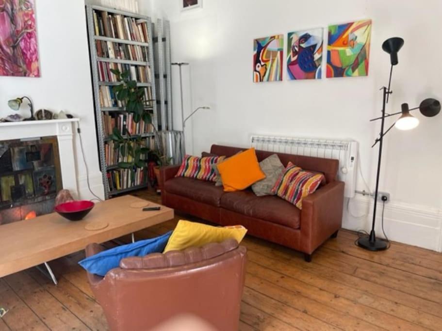 Artistic Spacious Flat In Brixton *