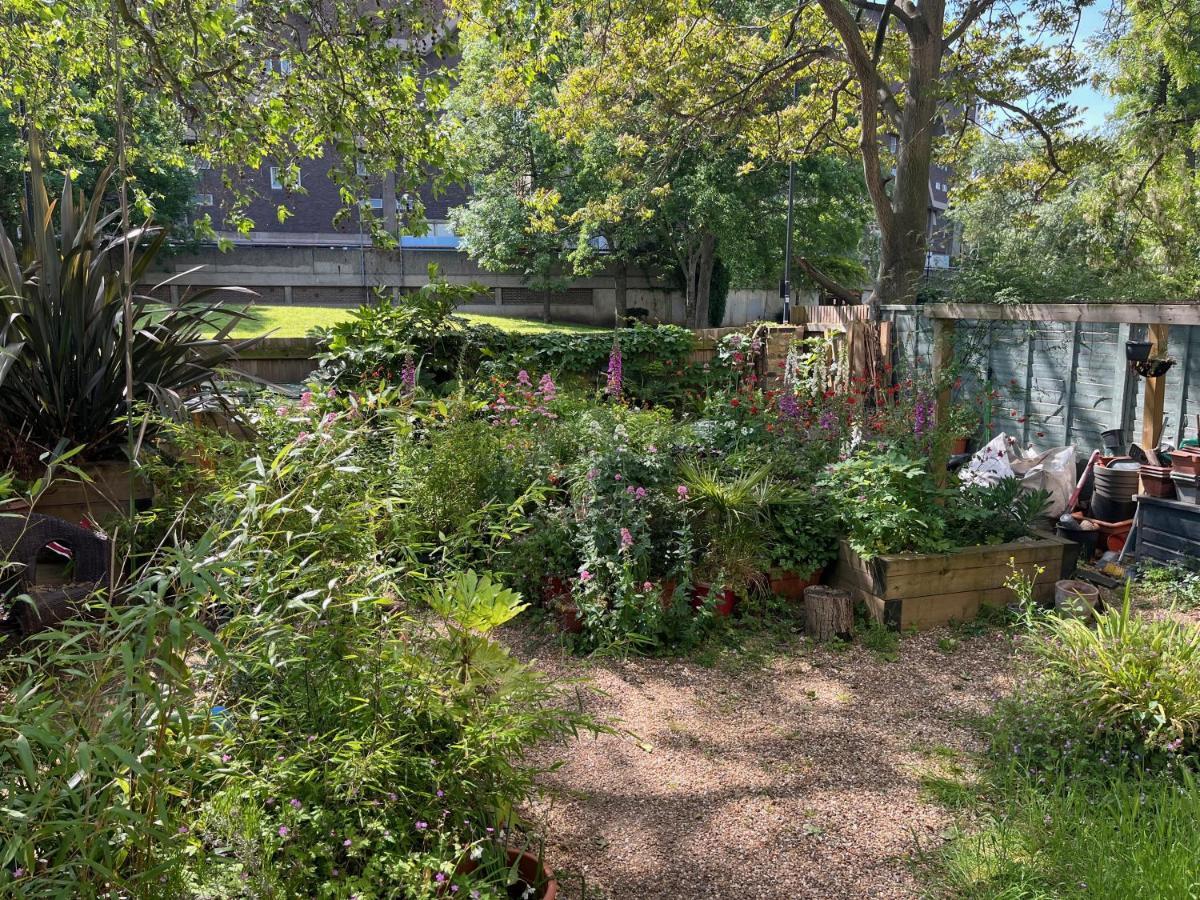 Artistic Spacious Flat In Brixton *